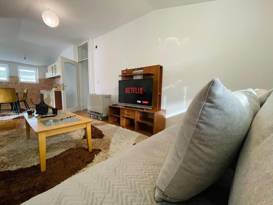 Modi Apartments Печ Екстериор снимка