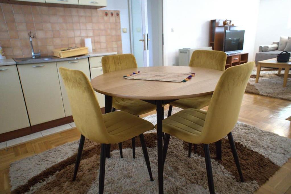 Modi Apartments Печ Екстериор снимка